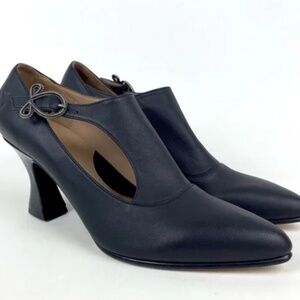 JOHN FLUEVOG Darla poser side buckle shoe